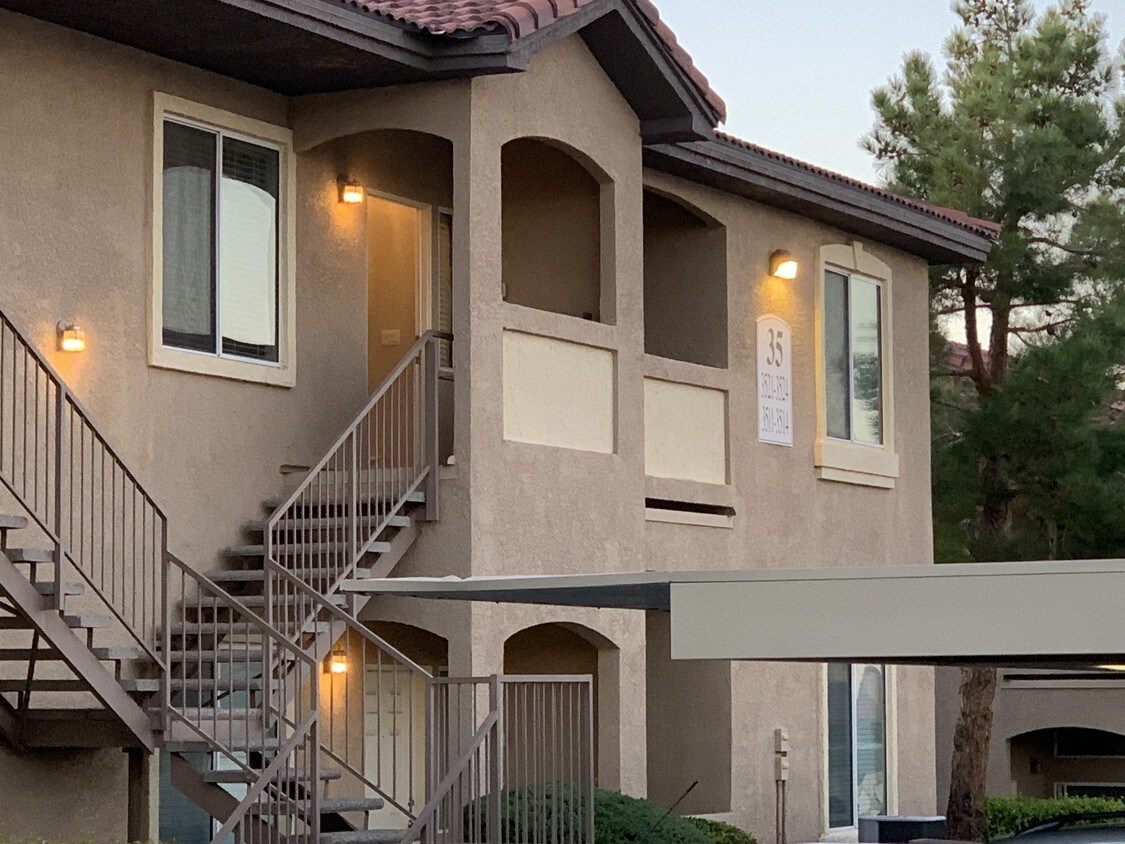 Foto principal - 2305 W Horizon Ridge Pkwy
