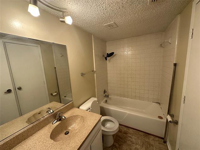 Building Photo - 2806 Spring Valley Dr