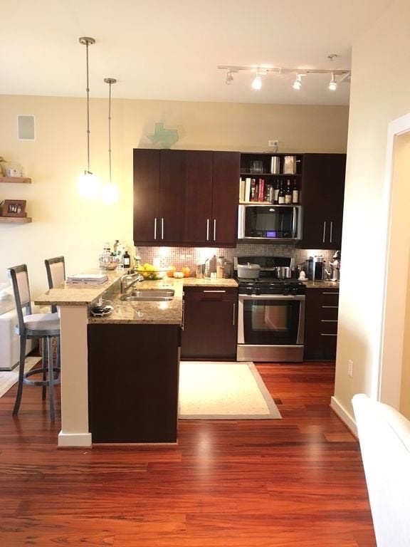 Building Photo - 170 W 23rd St