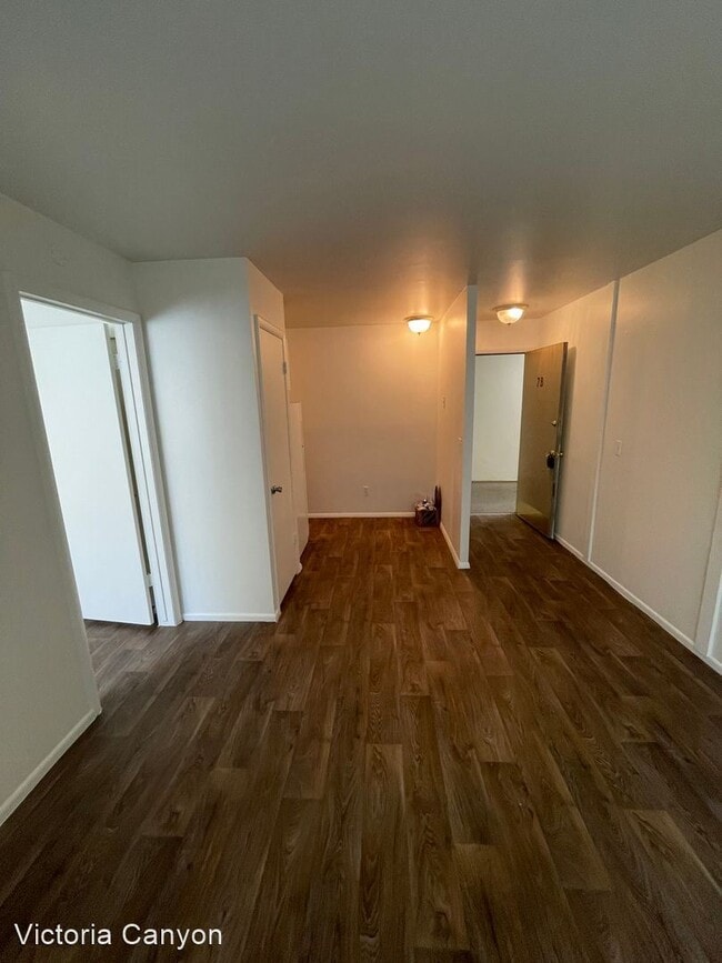 Building Photo - 1 br, 1 bath Apartment - 155 N Canyon Road...