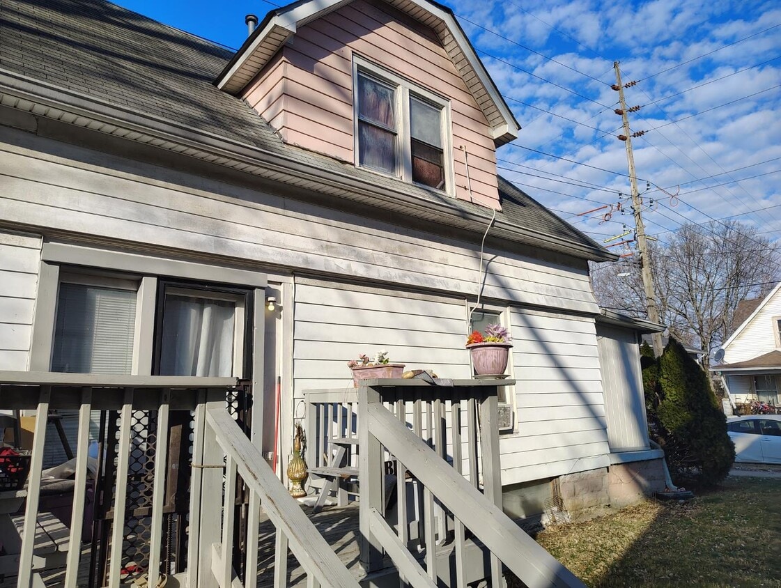 Photo - 353 W 26th St