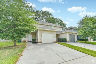 Building Photo - 914 Shady Ln