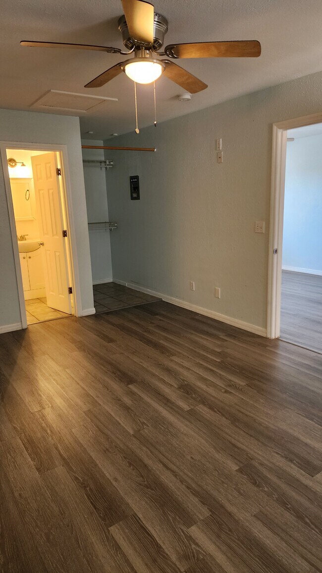 DORMITORIO - 803 Indian River Dr