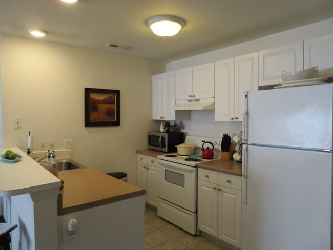 Kitchen - 95 Driftwood Ct
