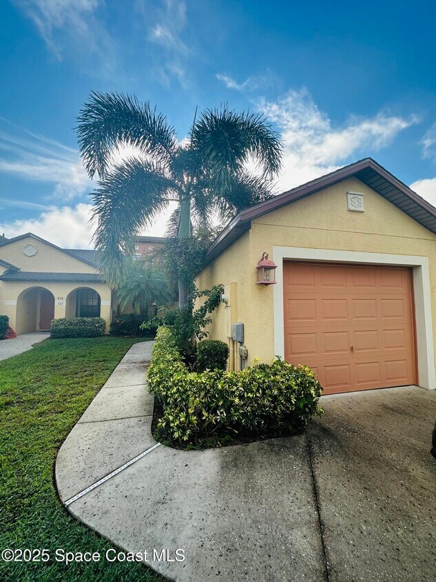 Foto principal - 890 Luminary Cir
