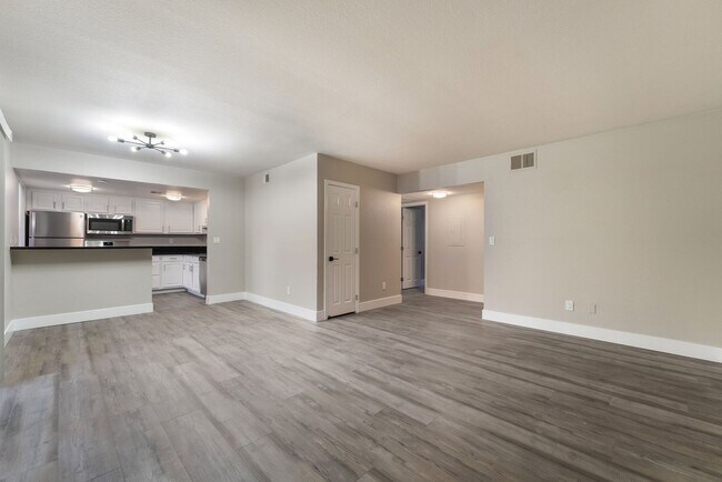 Foto del edificio - Modern Condo in Guard-Gated Community!