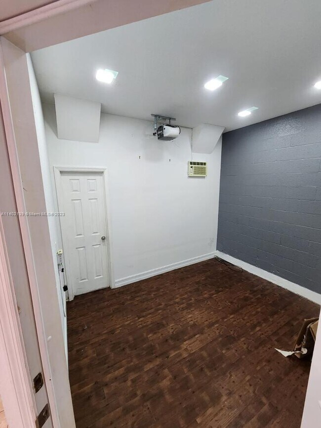 Foto del edificio - 1047 NE 207th Terrace