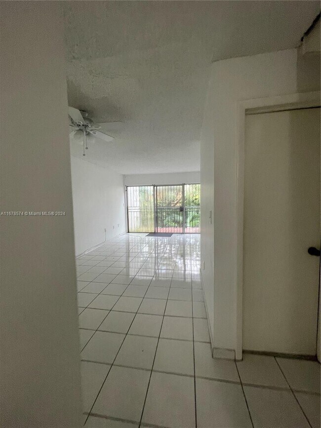 Foto del edificio - 30 NW 87th Ave