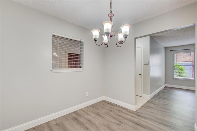 Building Photo - 1603 Huntingdon Chase