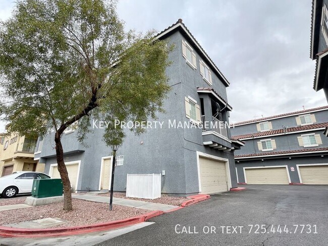 Building Photo - GORGEOUS THREE STORY 3 BEDROOM TOWNHOME IN...