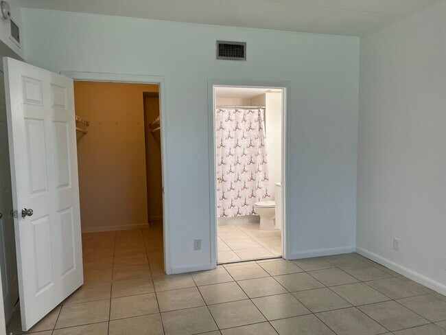 Foto del edificio - 4551 Oak Terrace Dr