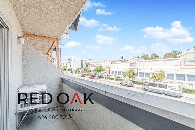 Foto del edificio - 10201 Woodbine St