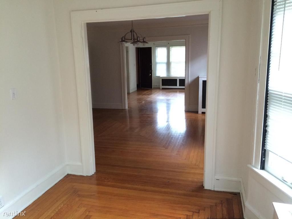 Primary Photo - 4 br, 2 bath Apartment - 2834 Ludlow Rd