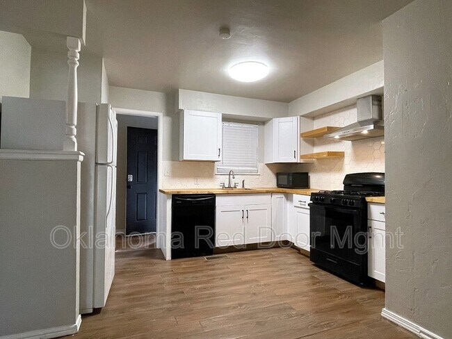 Building Photo - 1117 SW 65th St
