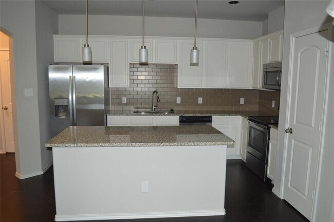 Building Photo - 5005 Sanger Cir Dr