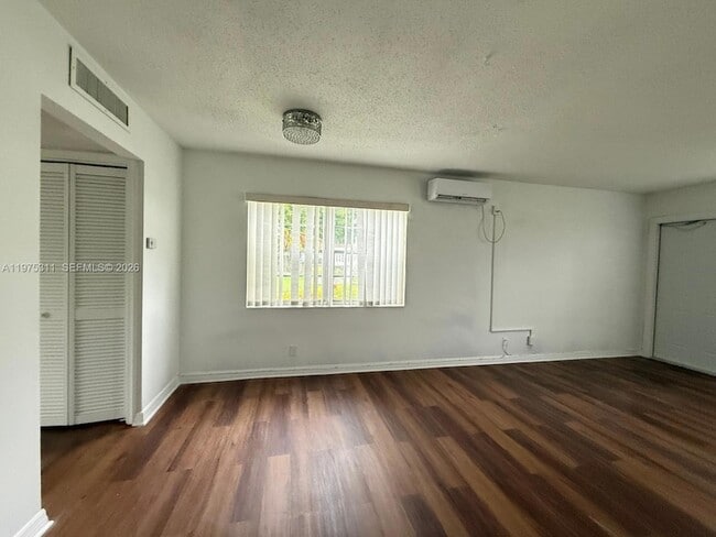 Photo - 104 Easthampton E Apartment