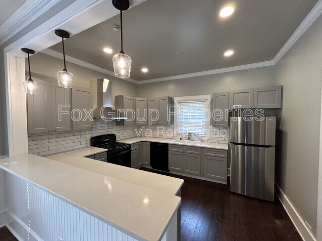 Foto del edificio - 348 W McLelland Ave
