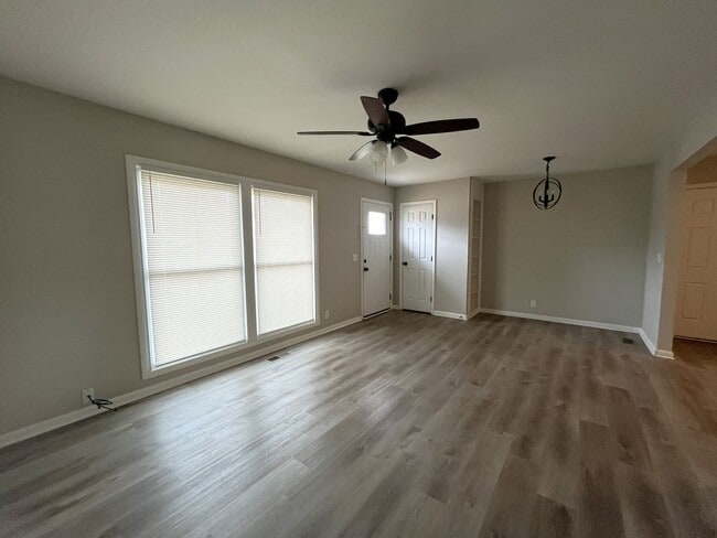 Foto del edificio - Great 2 Bed 1 Bath Home in South Nashville with Bonus 3rd Room or Office!