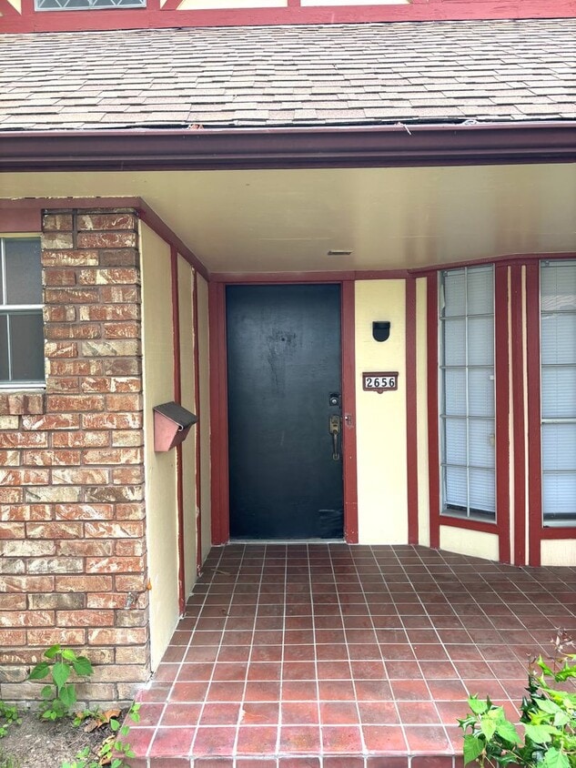Building Photo - Impressive 5 Bedrooms & 3 full Bathroom Home