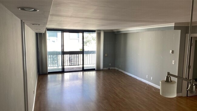 Living Room - 8640 Gulana Ave