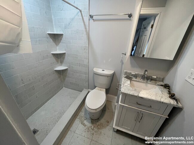 Building Photo - 372 Oxford St