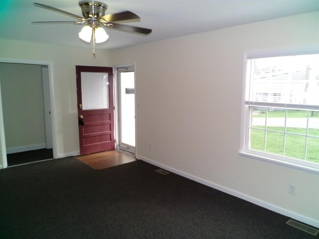 Building Photo - 143 Rolling Acres Dr