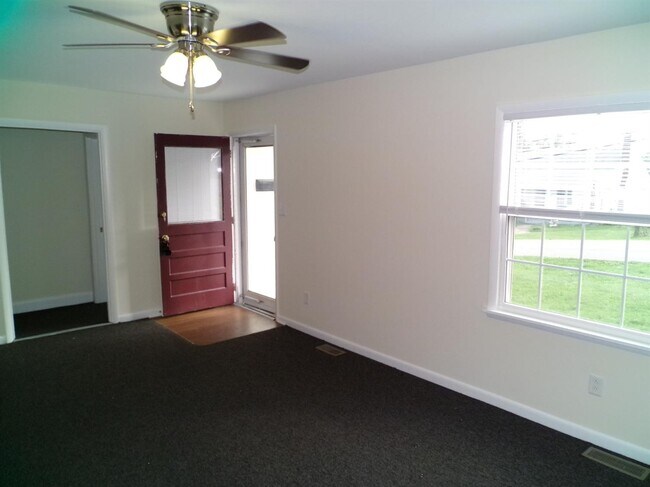 Foto del edificio - 143 Rolling Acres Dr