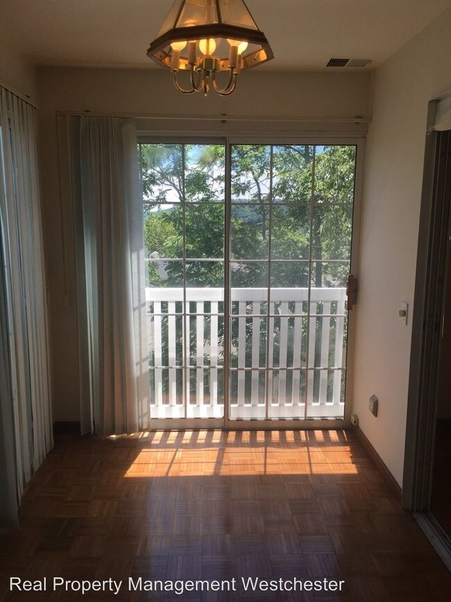 Building Photo - 1 br, 1.5 bath House - 421 Carrollwood Drive