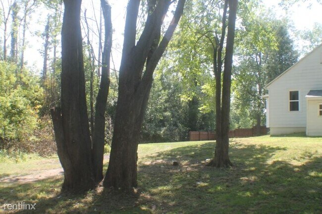 Building Photo - 2 br, 1 bath House - 2444 E Lake Lansing Rd