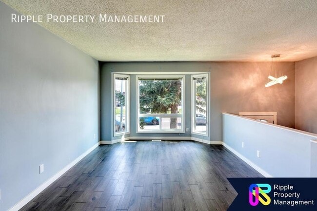 Building Photo - Amazing 3 Beds, 2 Baths | Available 09/01/...