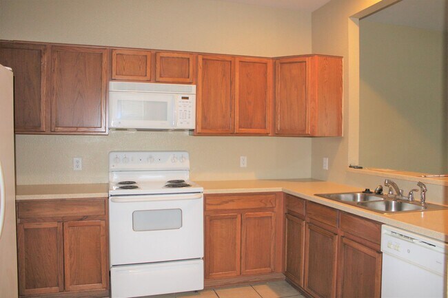Building Photo - Bristow Bend