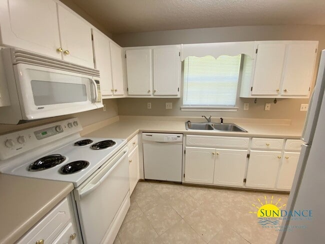 Building Photo - Charming 3-Bedroom Home in Prime Crestview...
