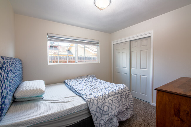 Building Photo - 307 Amberwood Rd