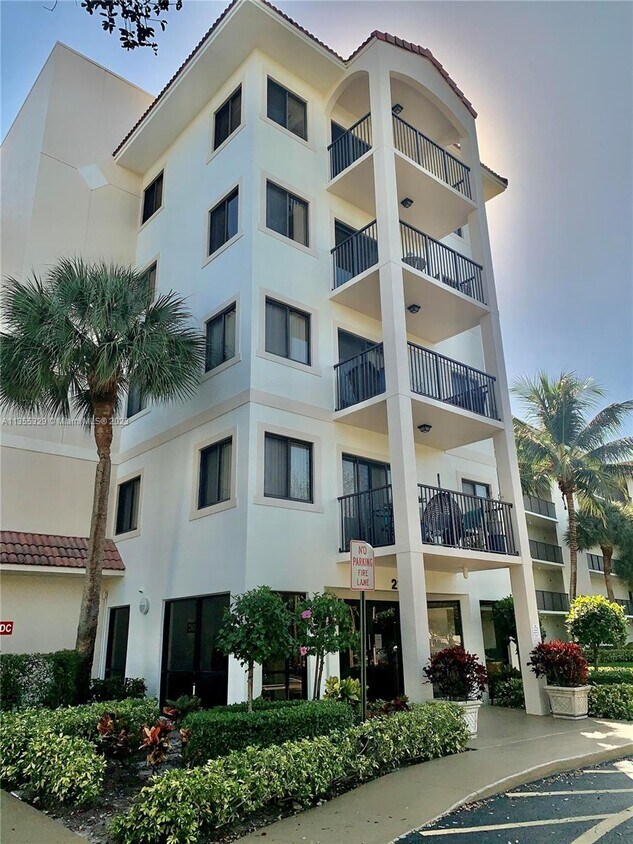 2105 Lavers Cir Unit 501, Delray Beach, FL 33444 Condo for Rent in