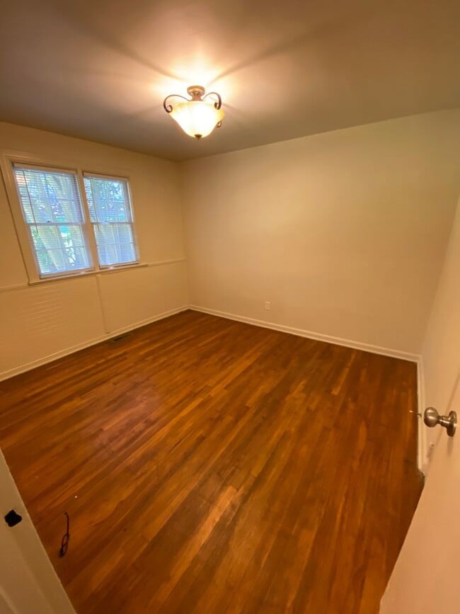 Building Photo - 1092 Nichols Dr