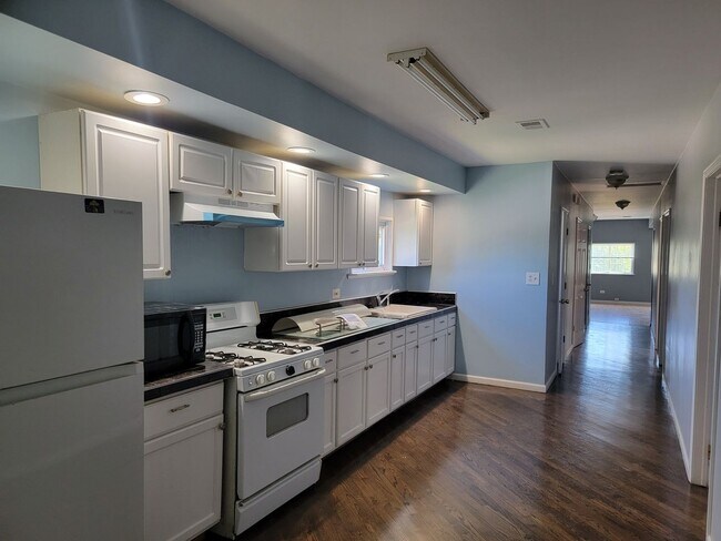 Foto del edificio - 14802 Cooper Ave