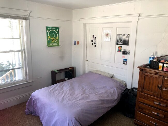 Building Photo - 717 S Main St