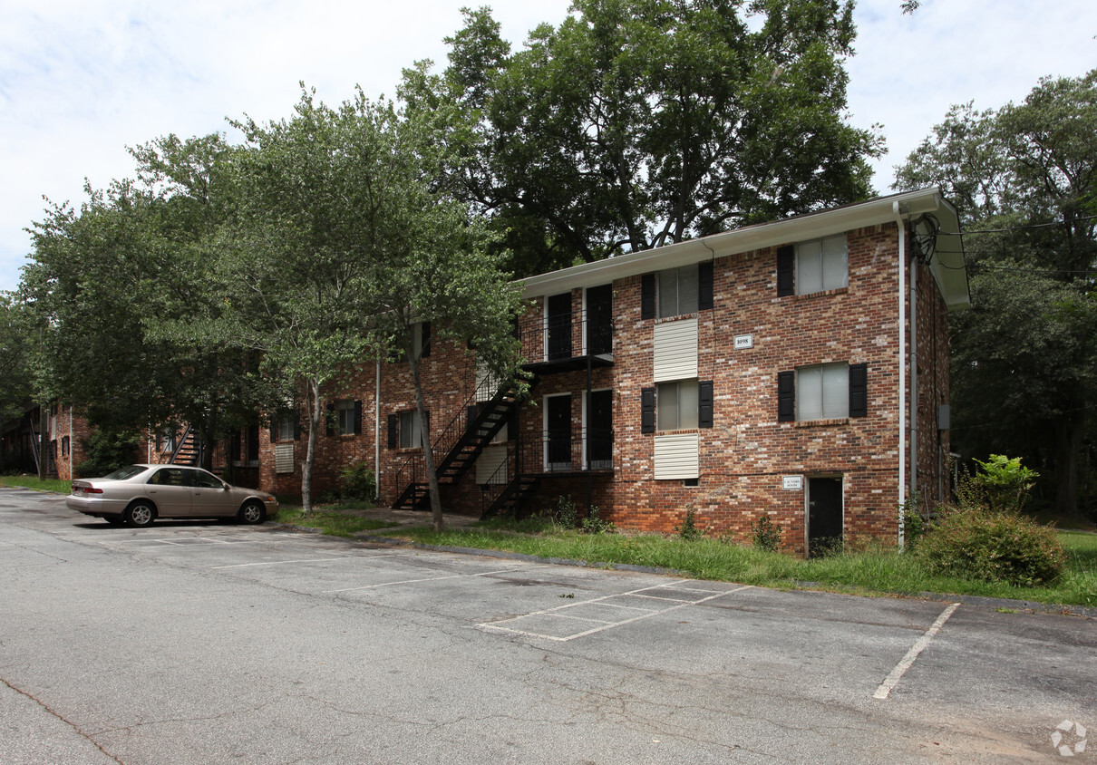 Primary Photo - Twin Oak Apartments