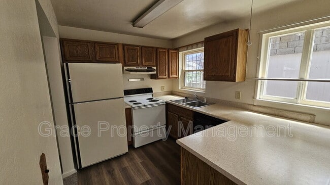 Building Photo - 610 S Eliot St
