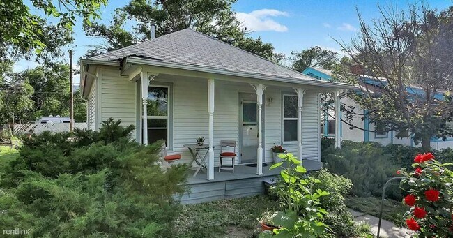 Building Photo - 2 br, 1 bath House - 2011 West Cucharras S...