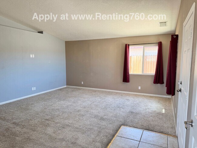 Foto del edificio - Modern 4 Bedroom 2 Bathroom Home
