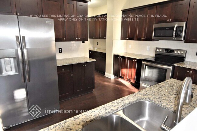 Foto del edificio - 1040 Sapphire Dr