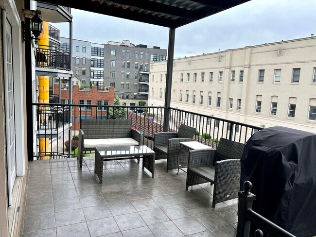 Foto del edificio - 719 Monroe St