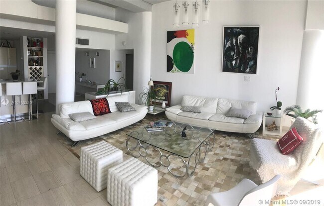 Building Photo - 900 Bay Dr