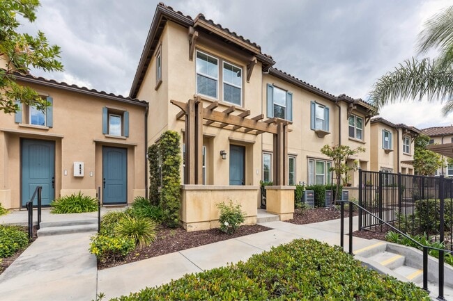 Building Photo - Casa Lago Eastlake