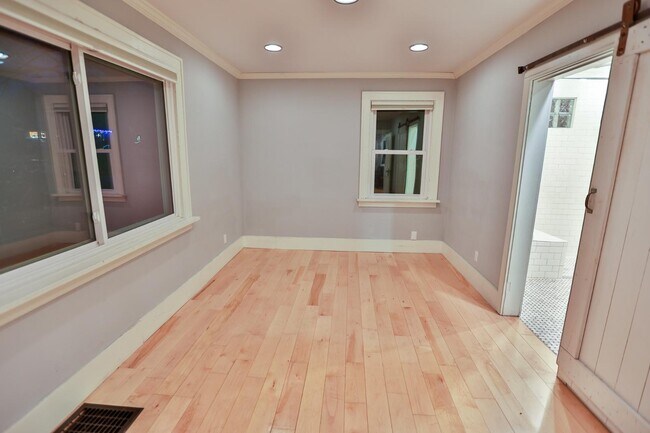 Foto del edificio - 1020 Ridgewood Ave