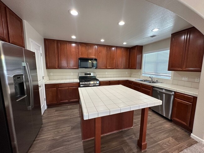 Building Photo - 1690 Spring Hill Dr