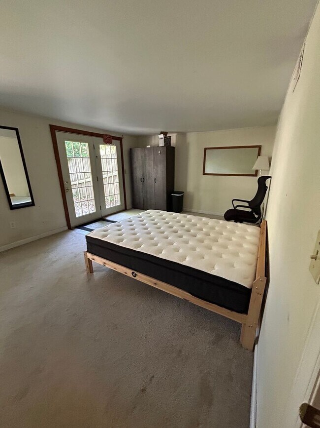 Building Photo - 4 Bedroom, 2.5 Bath Townhouse for Rent – $2,700/Month