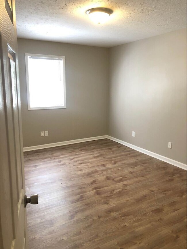 Building Photo - 137 Meadowlark Dr