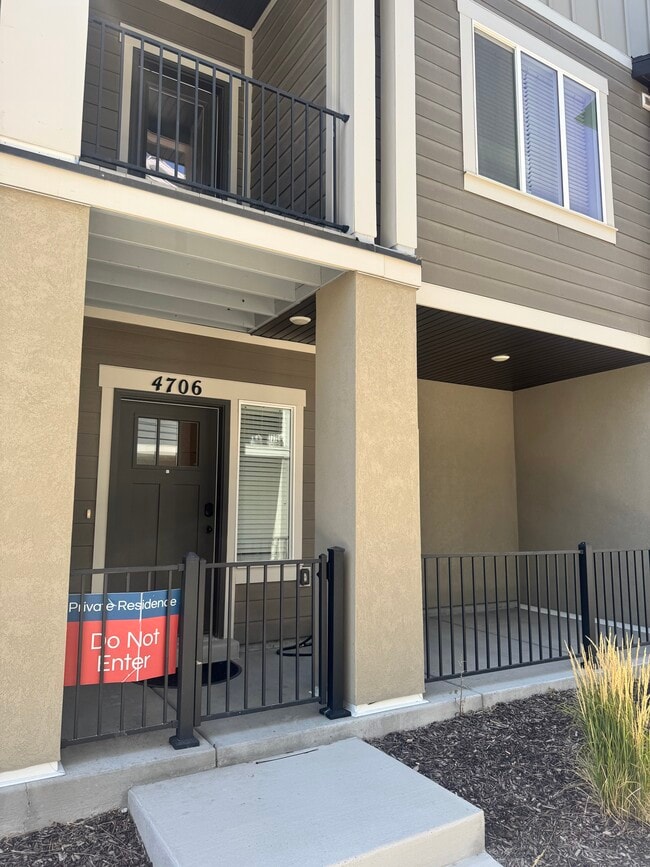 Building Photo - 4706 W Miramonte Wy